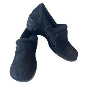Boc Peggy Black Silver Suede Clogs Womens Size 8.5 New